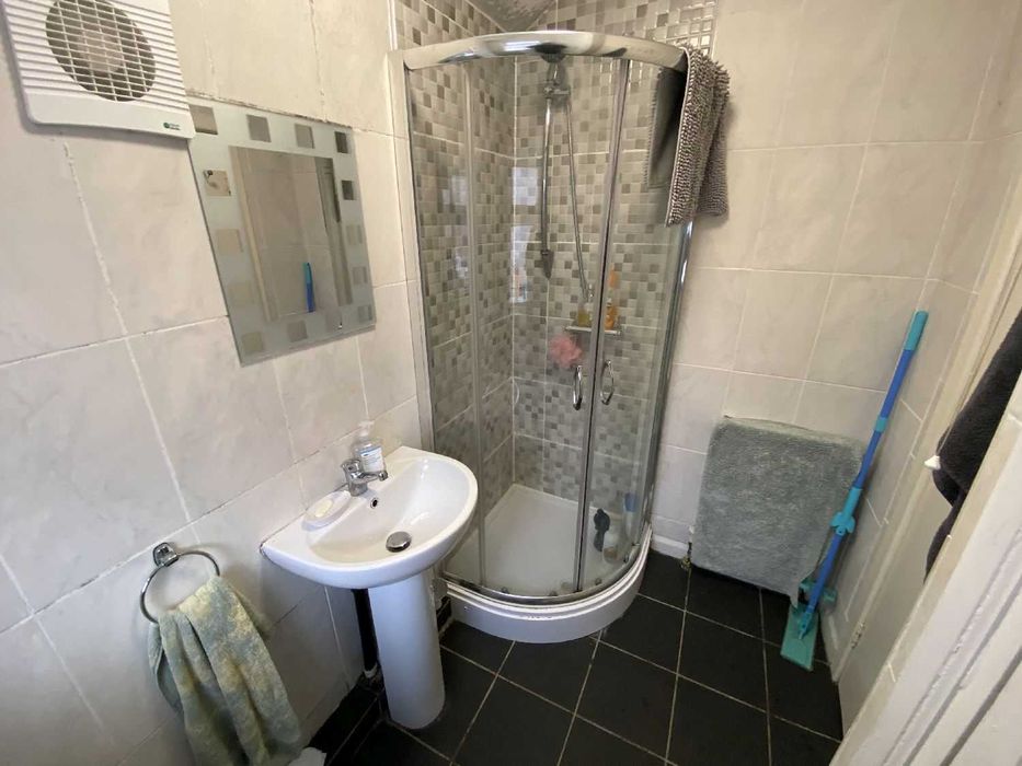 Дава се под наем Двустаен апартамент в София, Център - 65 кв.м за 377.4 € - Снимка #2