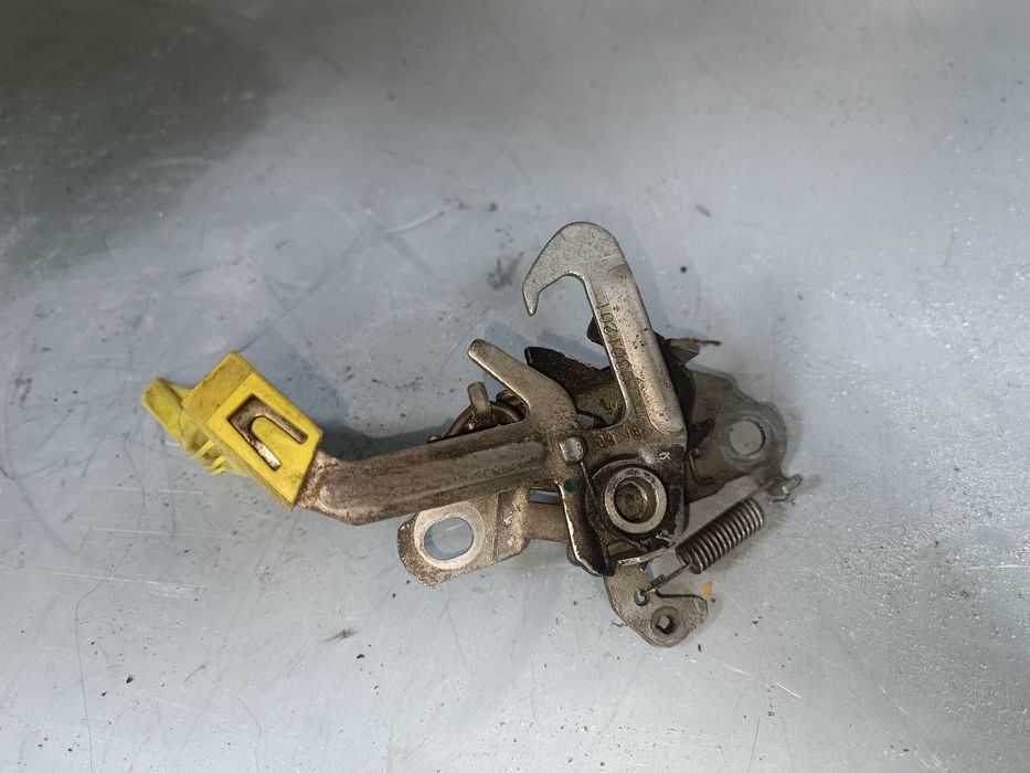 Лостче за преден капак за Citroen C3 Picasso, 2009g.