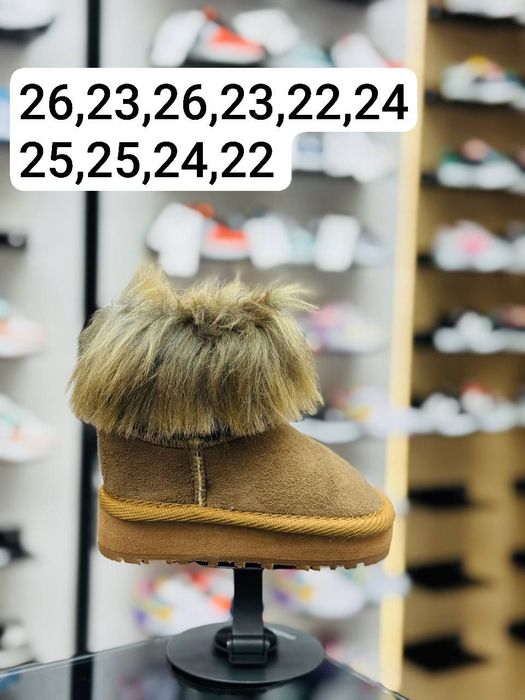 Ugg marimi disponibile in poze .