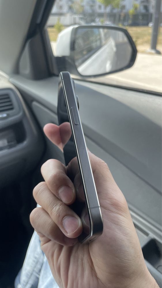 Iphone 15pro titan ideal