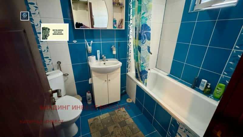 Продавам тристаен апартамент