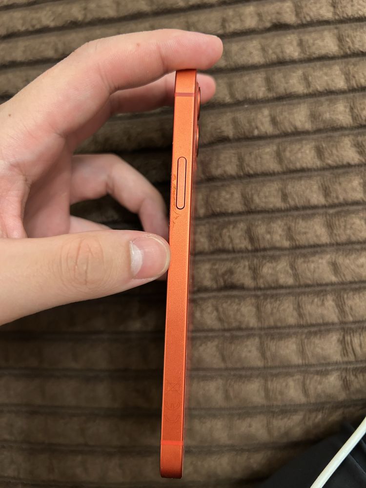 Продаю Iphone 12
