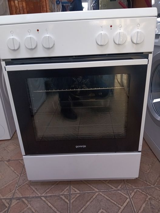 Свободно стояща печка с керамичен плот Gorenje 2 години гаранция!