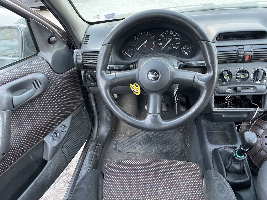 Opel Corsa 1.4Si 82кс 1994 На Части