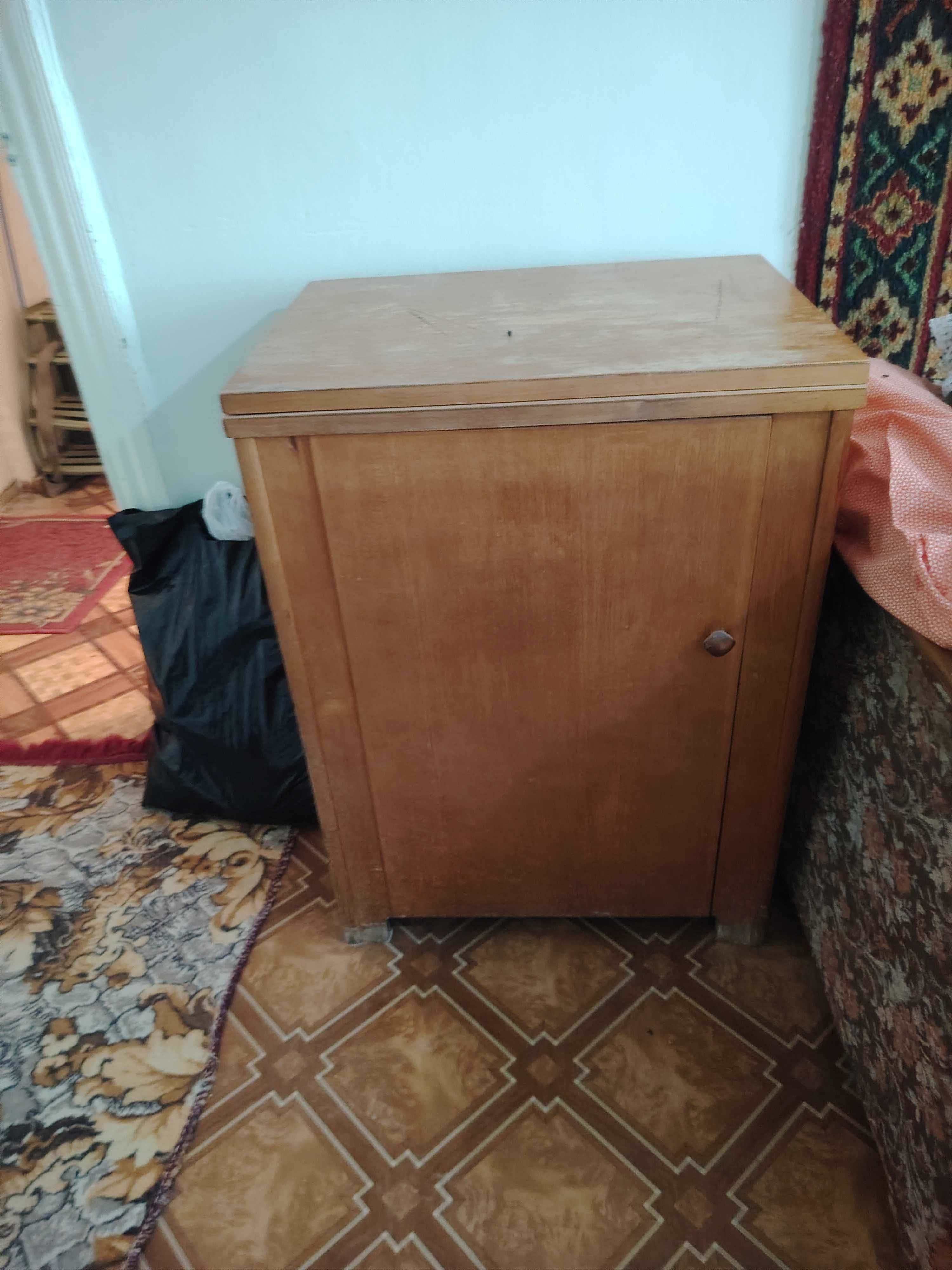 Швейная машинка, в хорошем состояние