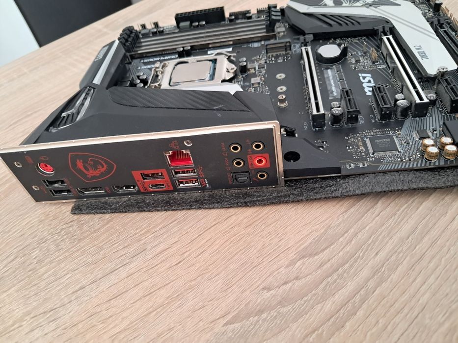 Kit placa de baza si procesor si rami, la cerere carcasa din poze