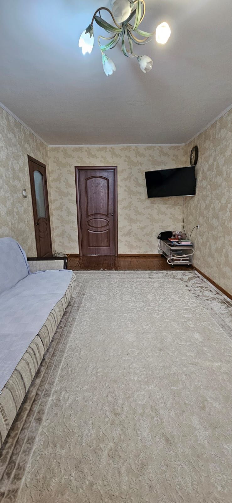 Продам двухкомнатную квартиру в районе Дом быта