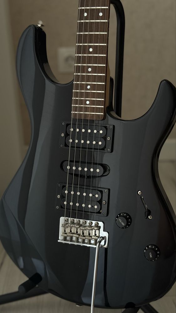 Продаю электрогитару Yamaha ERG-121U