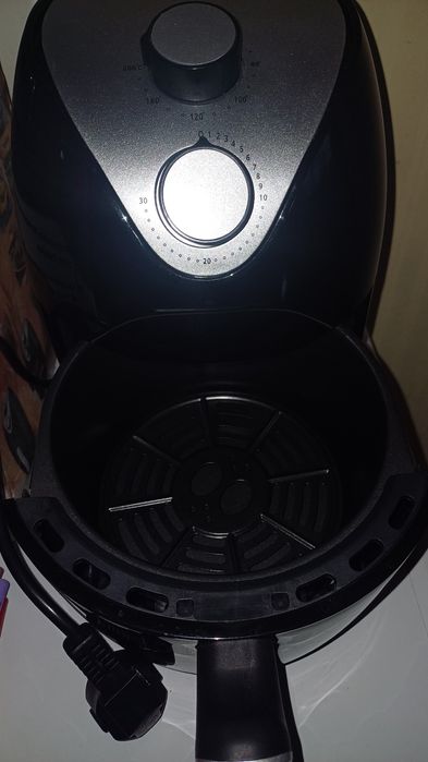 Air fryer и уред за шишчета