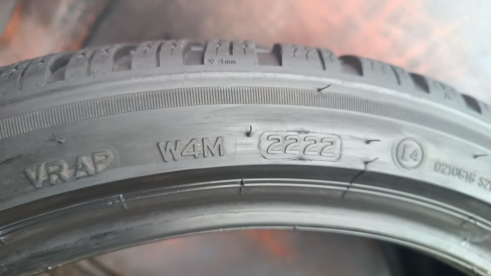 255/35/19 Bridgestone Дот 2222