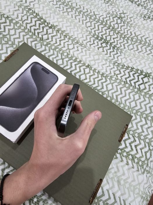 Vand iphone 15 pro 128 GB black titanium