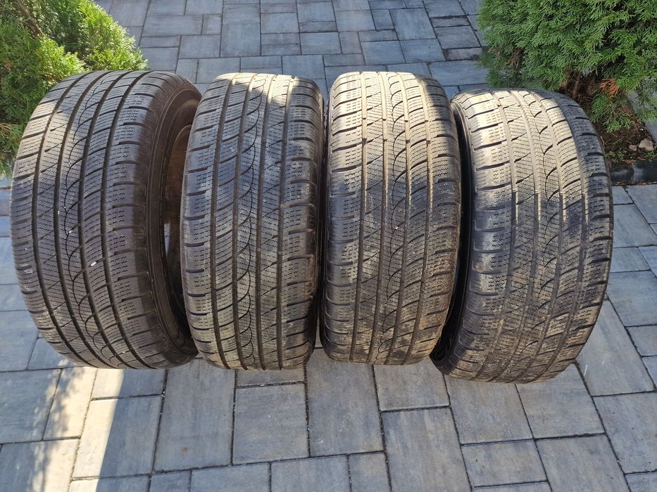 Jante originale BMW 18” cu anvelope iarnă 255/55 R18