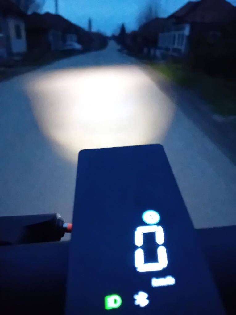 Vand trotineta electrica xiaomi 4 go  trotineta prinde 20km