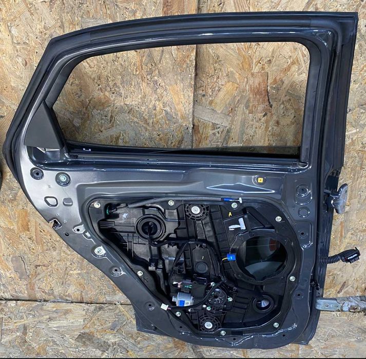 Врата задна лява дясна уборудвана Kia Xceed Lift