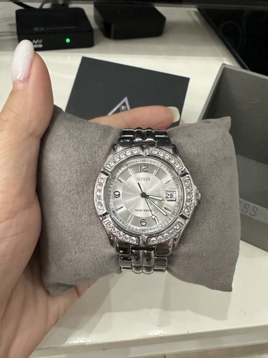 Часы GUESS с коробкой