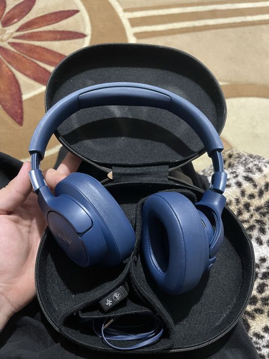 Наушники JBL Tune 710BT.
