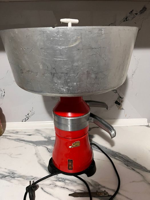 Продам электрический сепаратор