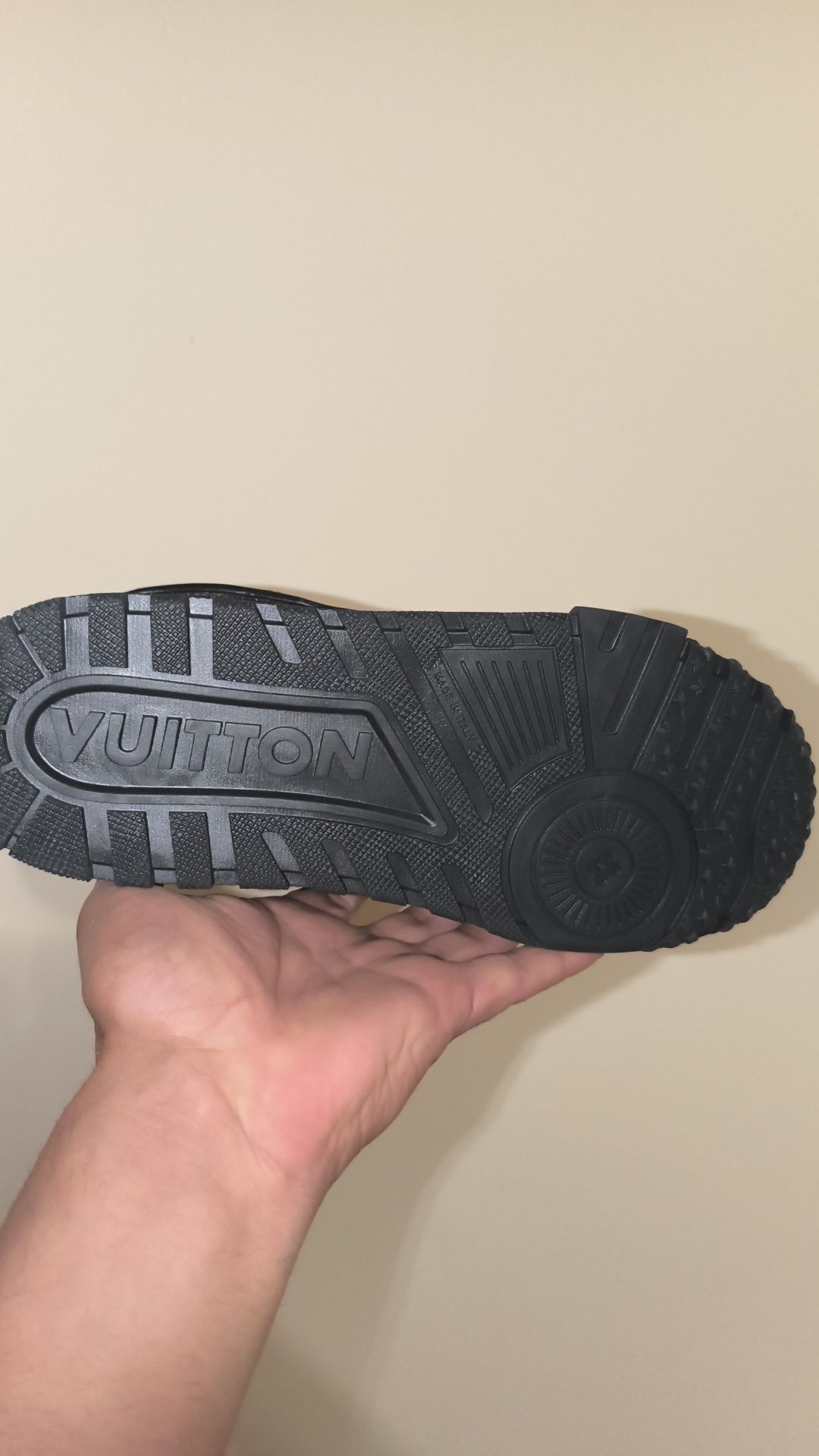Louis Vuitton skate maxi black ultimate verificare colet