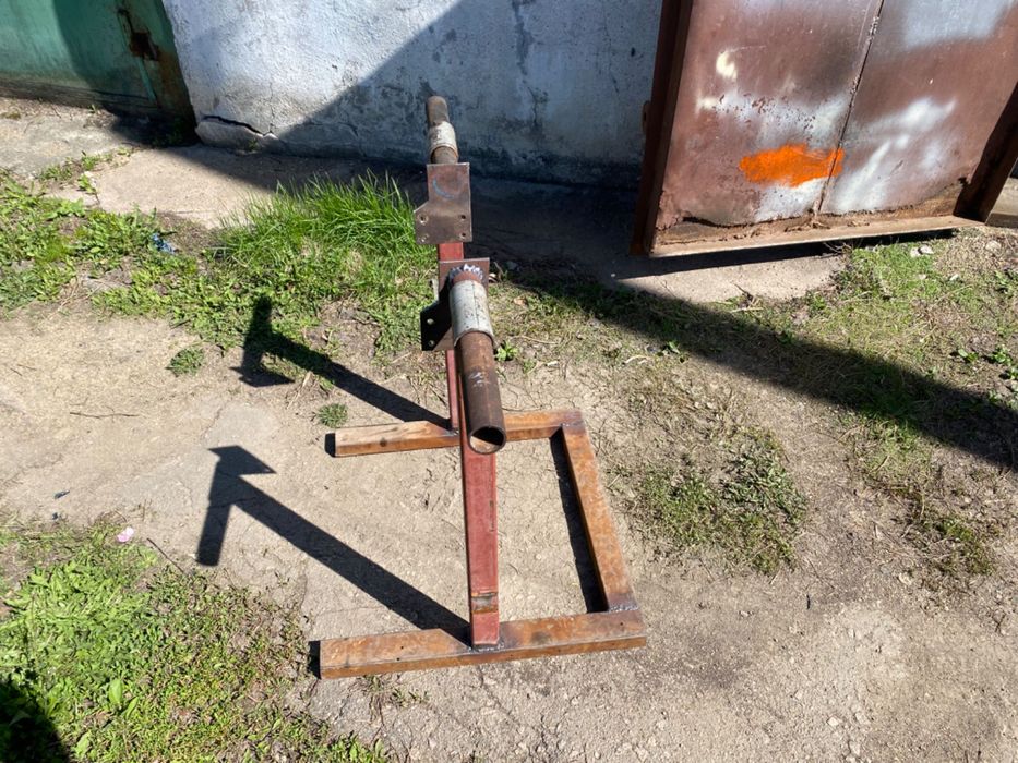 Стенд кантователь для ремонта двигателя