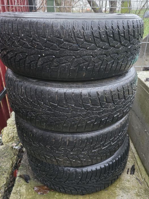 Vand jante cu anvelope de iarna pe ele