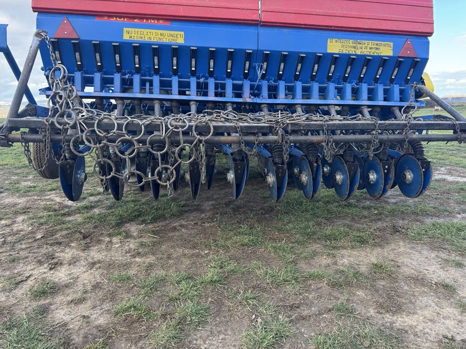 Semanatoare paioase si remorca agricola