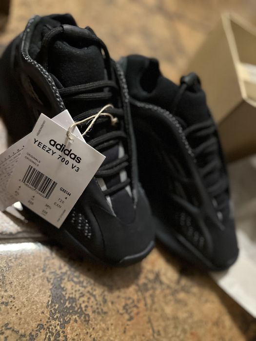 Adidas Yeezy Boost 700 V3 originali