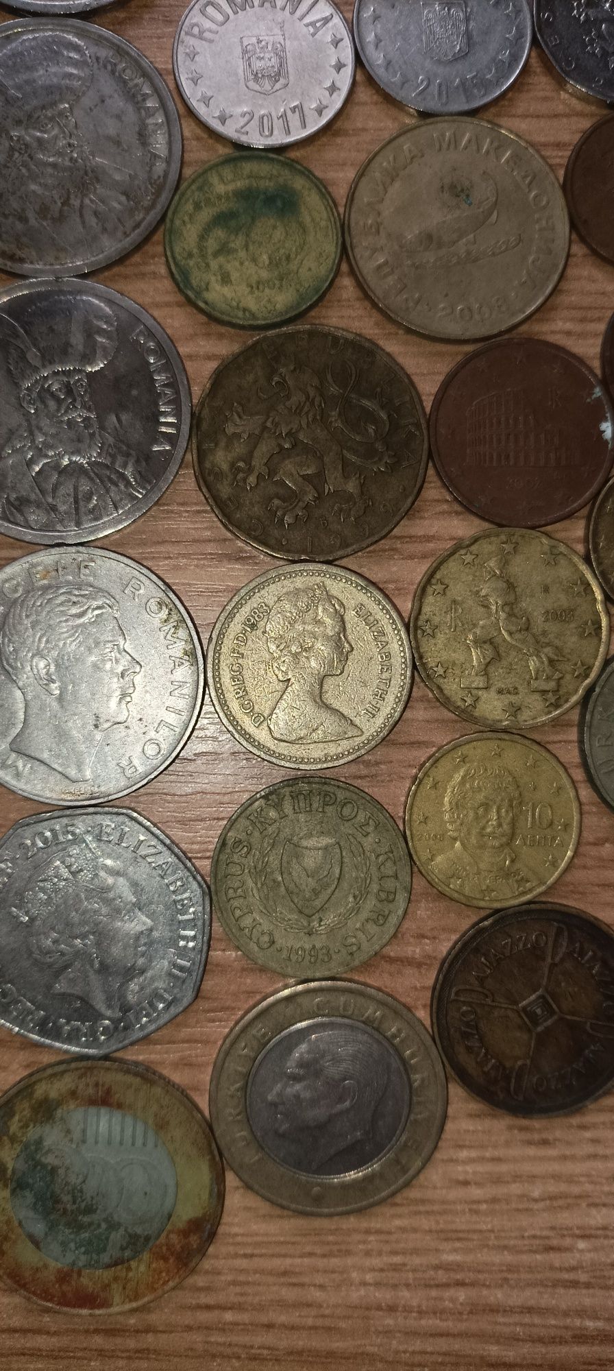 Vind monede diferite