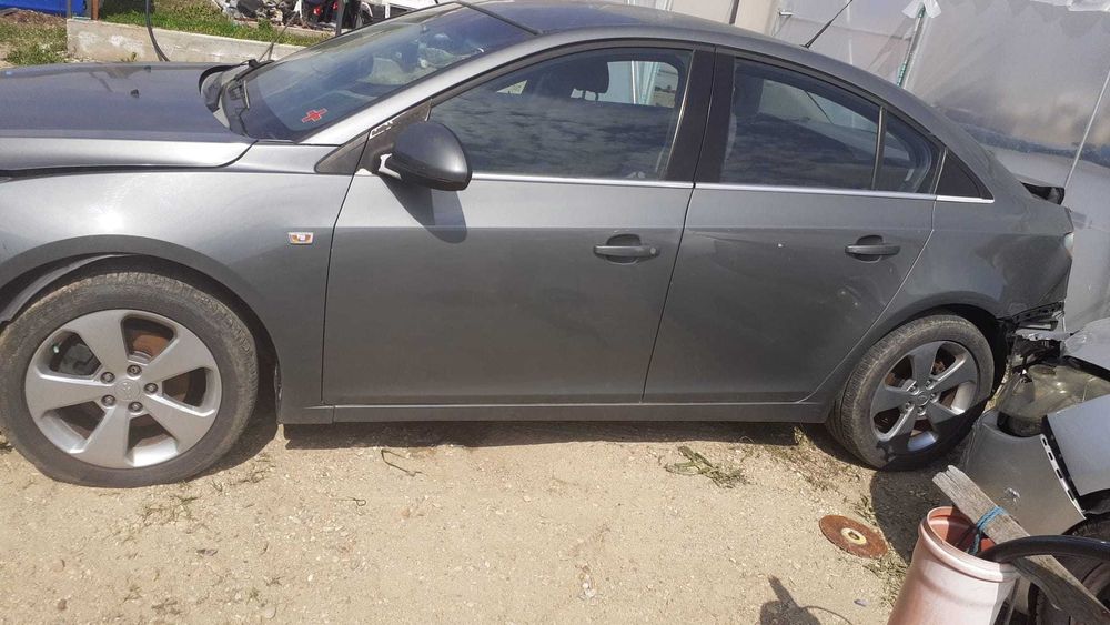 Dezmembrez Chevrolet Cruze Diesel Si Benzina