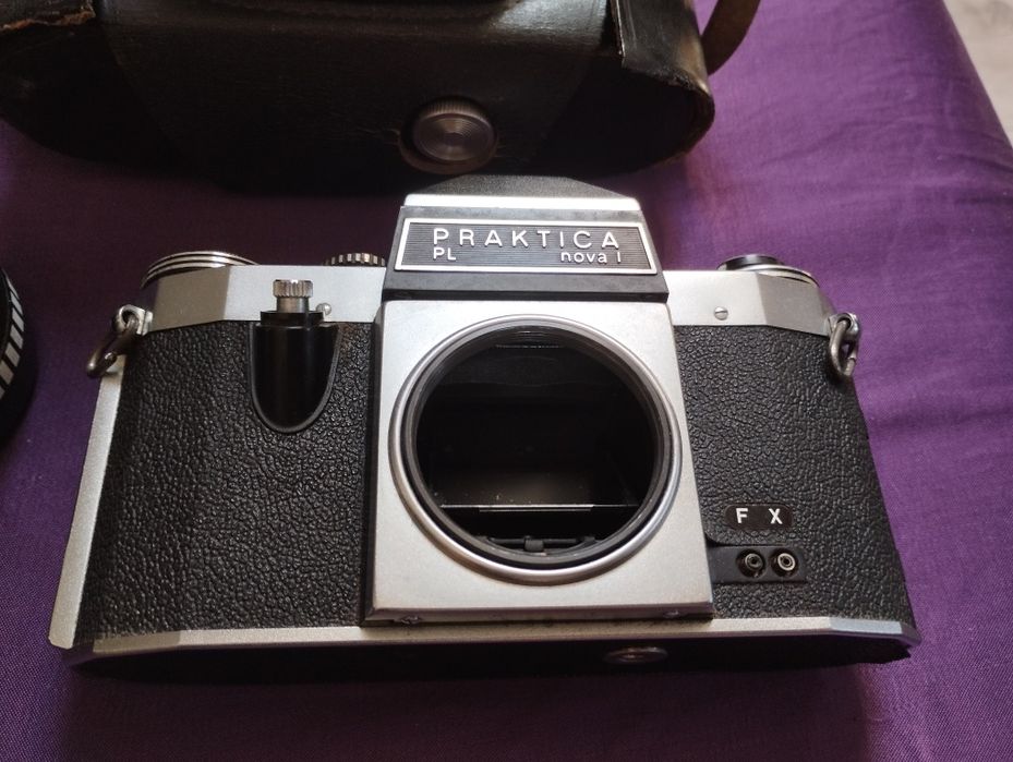 Aparate foto Praktica PL nova si Zeiss Ikon