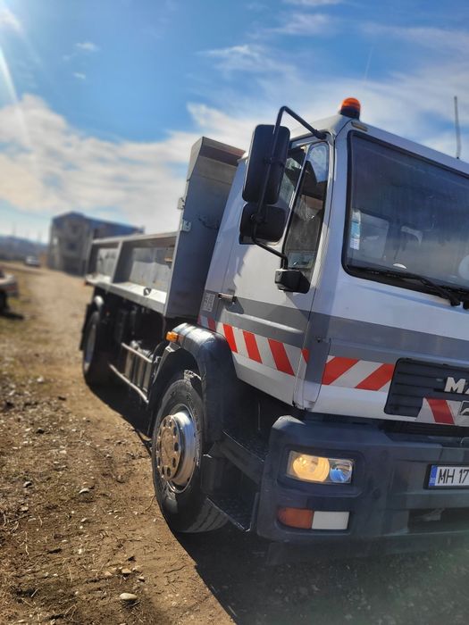 Camion basculabil bilateral