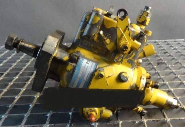 pompa de injectie - second hand - caterpillar 3054