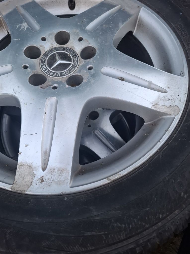 Vand jante mercedes r17 complet cu cauciucuri