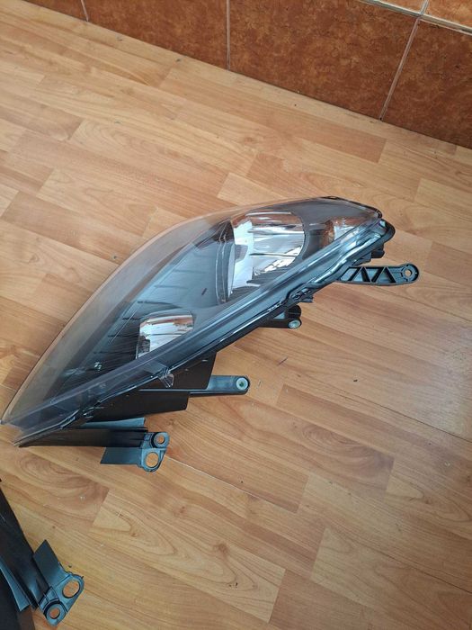 Far stanga/dreapta Opel Zafira B an 2005-2007 , faruri noi