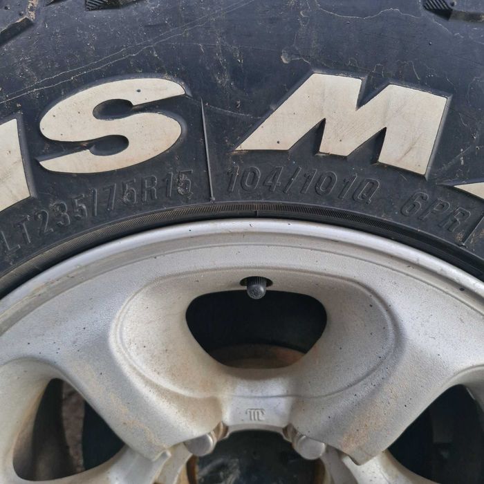 Продавам гуми Maxxis