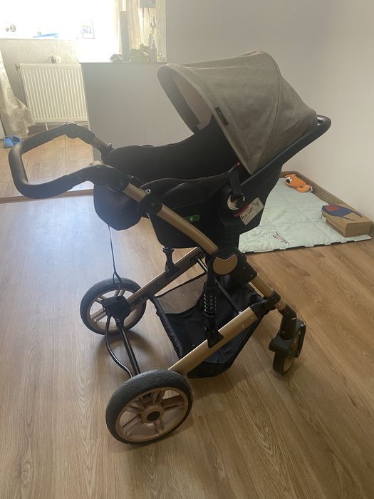 Carucior 3 in 1 , arata ca nou, achizitionat de 6 luni.