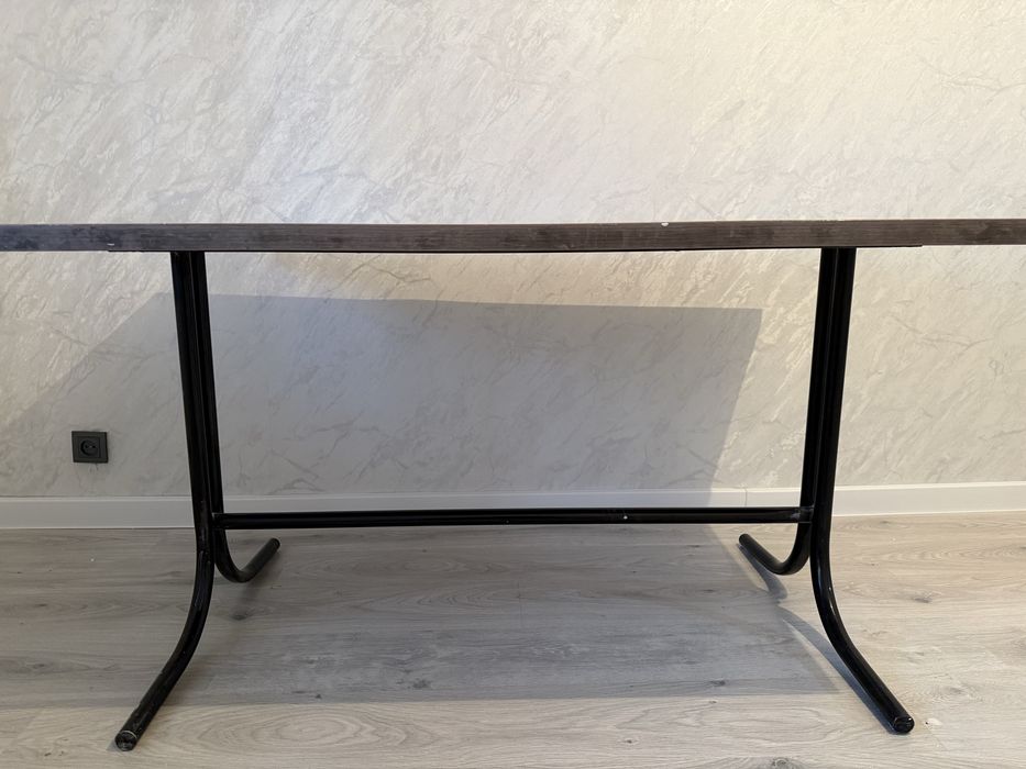 Новый стол продается