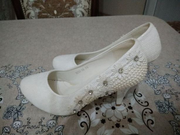 Продаётся свадебная обувь (туфли) 38 размер