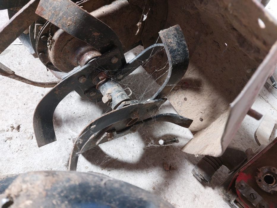 Vând freze și roti pentru motocultor