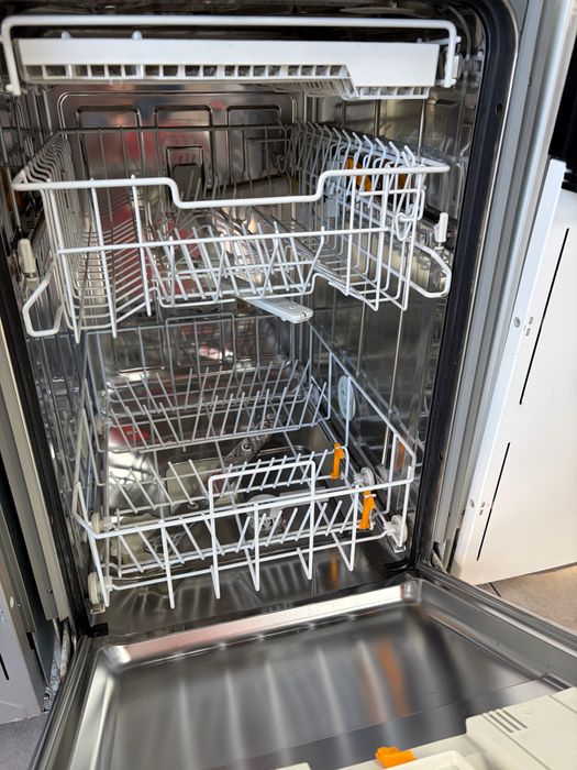 Miele G1102 sci тясна миялна за частично вграждане/24 мес гаранция