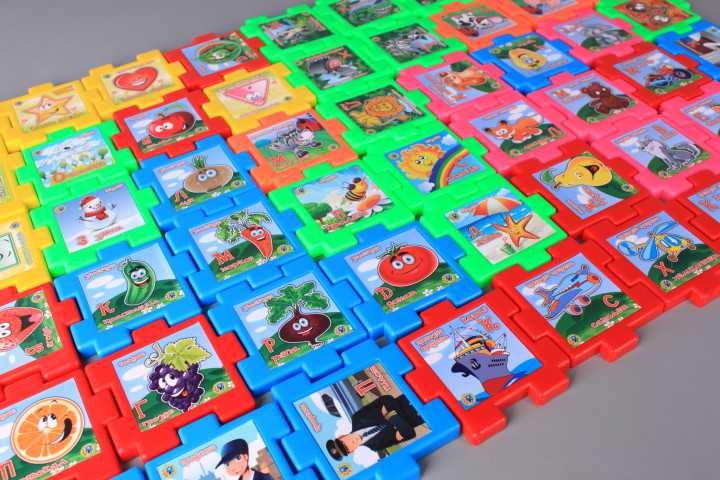 Конструктор-кубчета с картинки и думички на български език