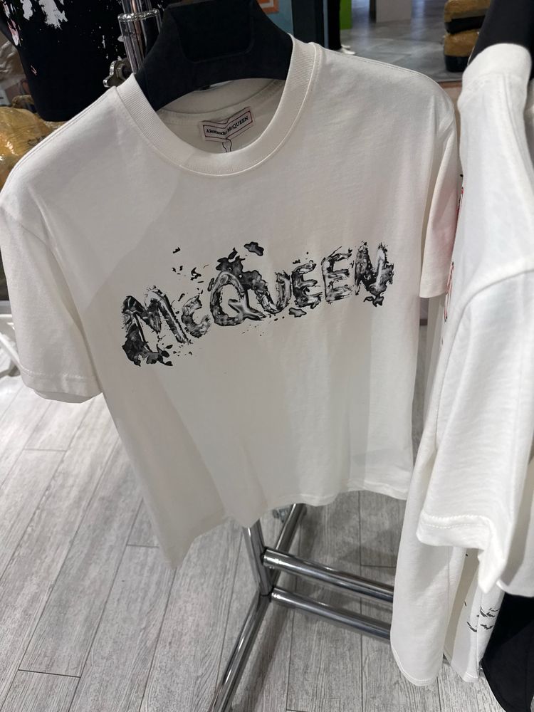 Продавам топ модели тениски на Balenciaga