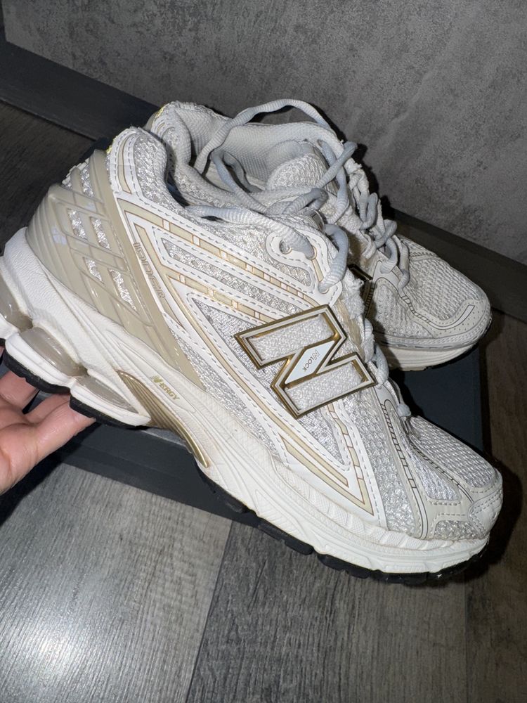 New Balance 1906