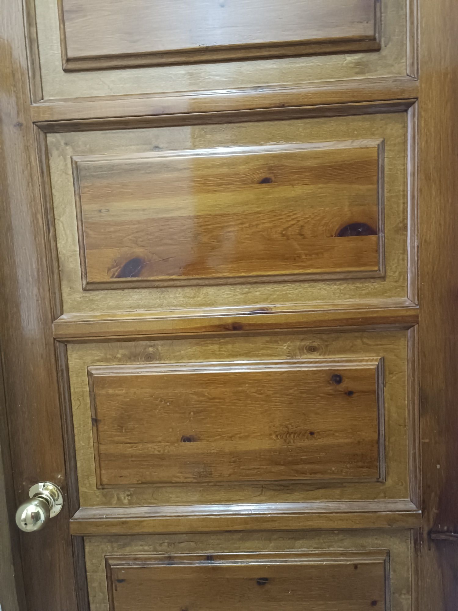 Продается деревянная входная дверь