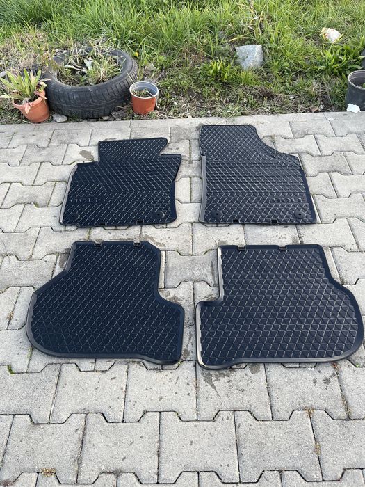 Vand covorase de cauciuc pentru VW GOLF6 ,sunt originale de VW!!