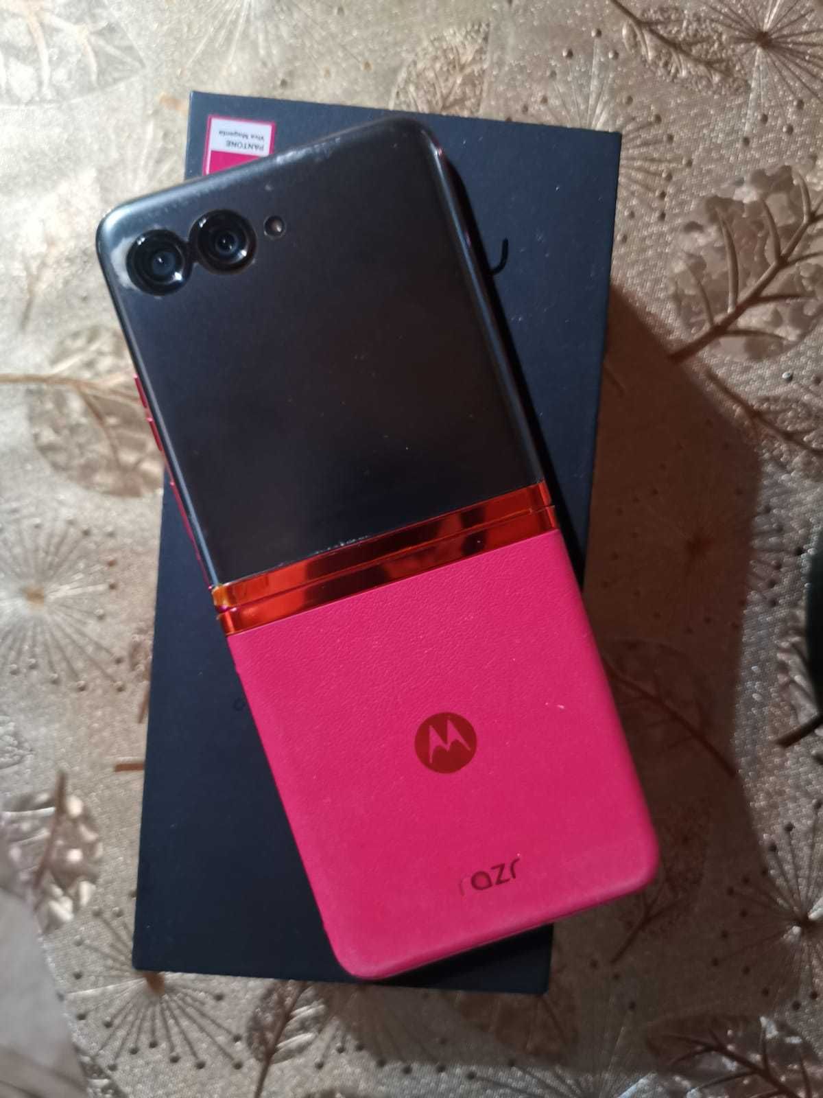 Motorola RAZR 40, Ultra