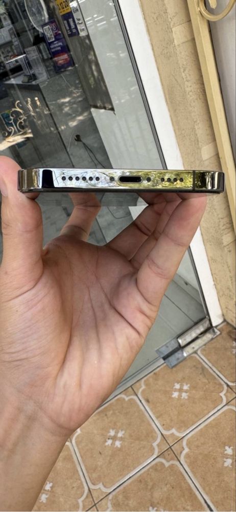 Iphone 12 pro max 80% battary
