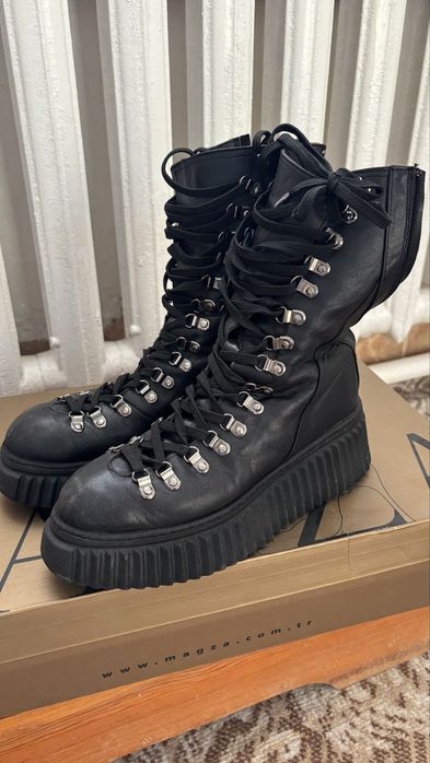 Продам женские ботинки