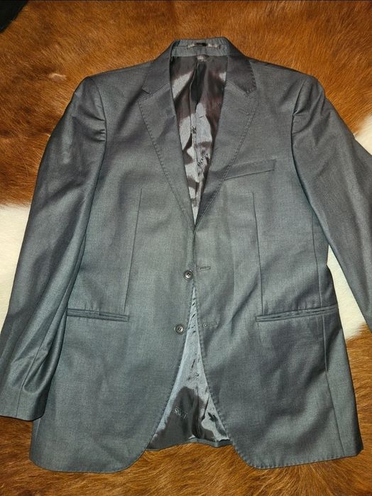 Vand costum barbatesc Hugo Boss 50 impecabil