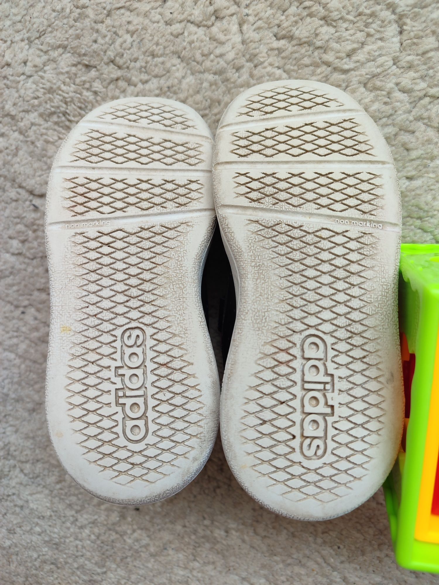 Детски маратонки Adidas, размер 26