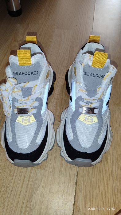 Продам новые кроссовки